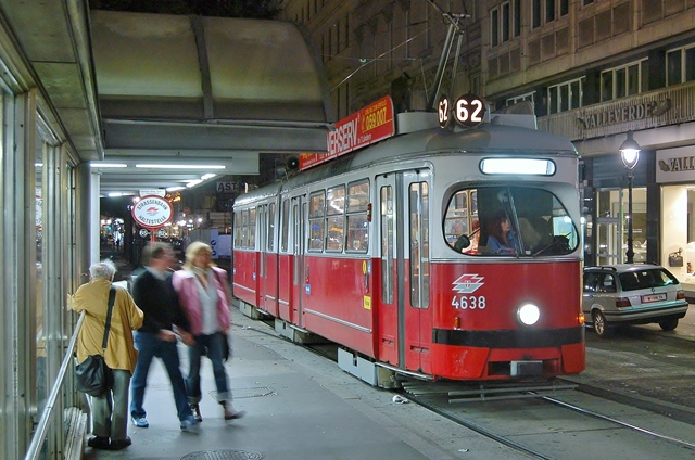 4638,_Linie_62,_Kärntner_Ring_-_Oper,_2006.JPG