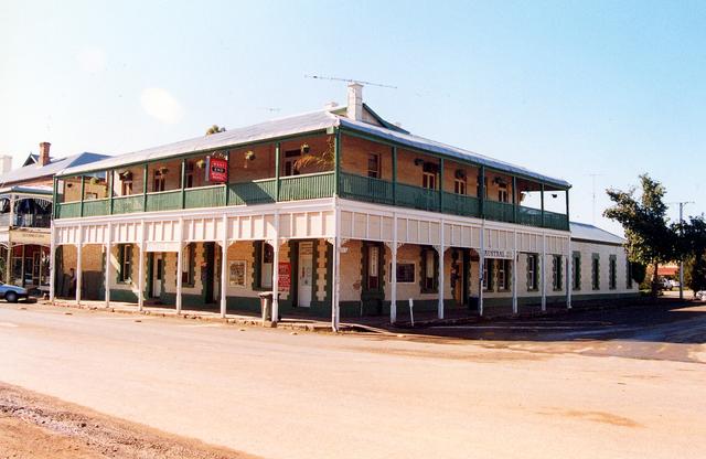 pub_823.jpg