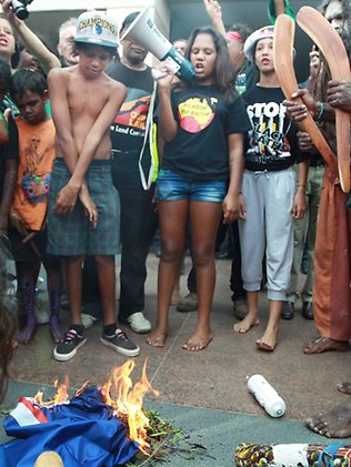 492293-burning-australian-flag.jpg