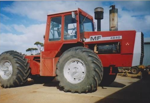 Massey Fergusson 4840 tractor.jpg